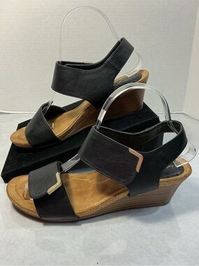 Vintage 7 Eight Black Comfort Wedge Sandals Gold Accent Size 8M
